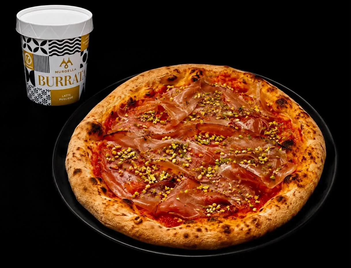 Pizza speck pistacchi nero