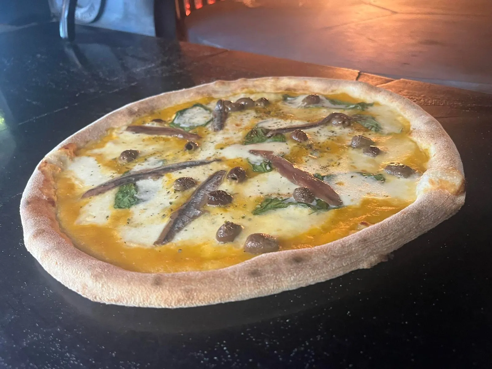 Pizza acciughe forno