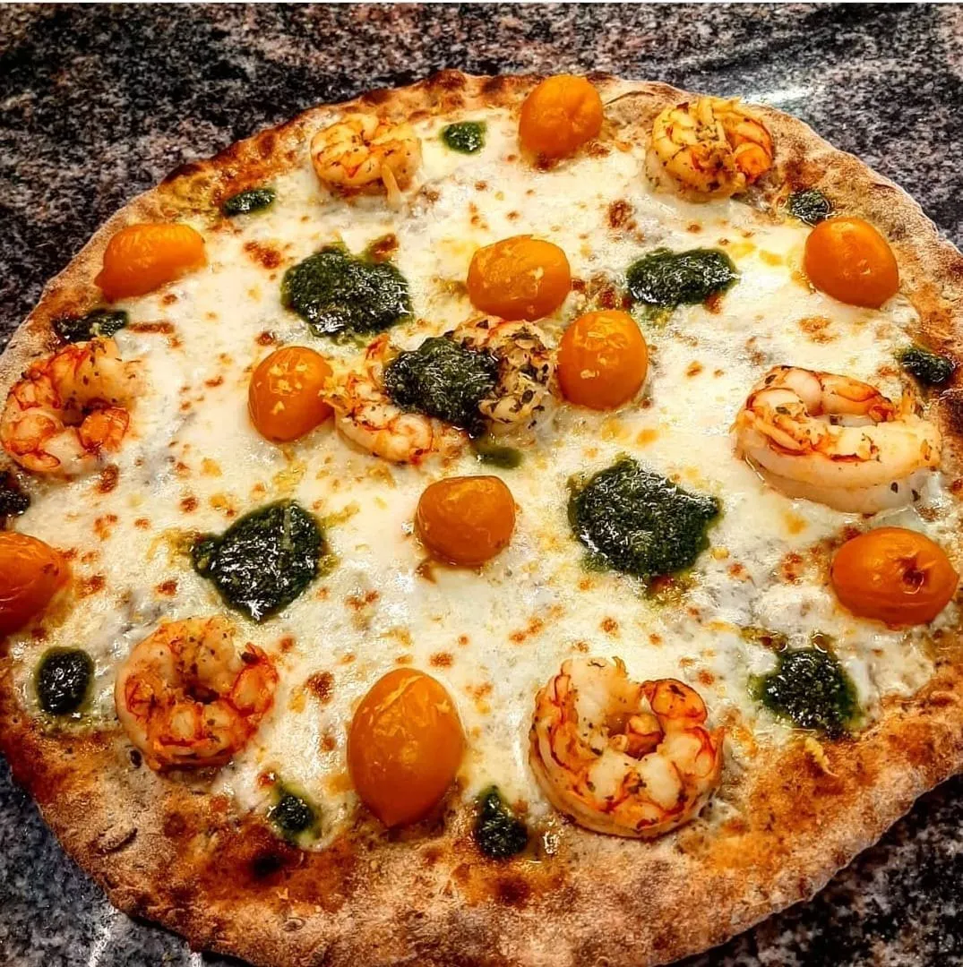 Pizza datterini gamberi pesto