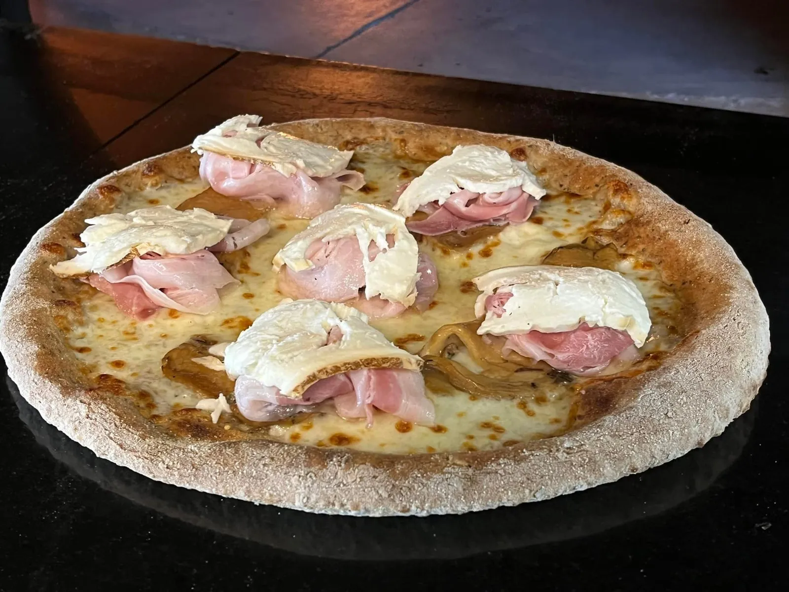 Pizza crudo burrata forno